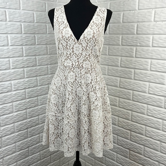 BCBGMaxAzria Dresses & Skirts - BCBGMAXAZRIA Cream Floral Lace Fit and Flare Dress Size Small